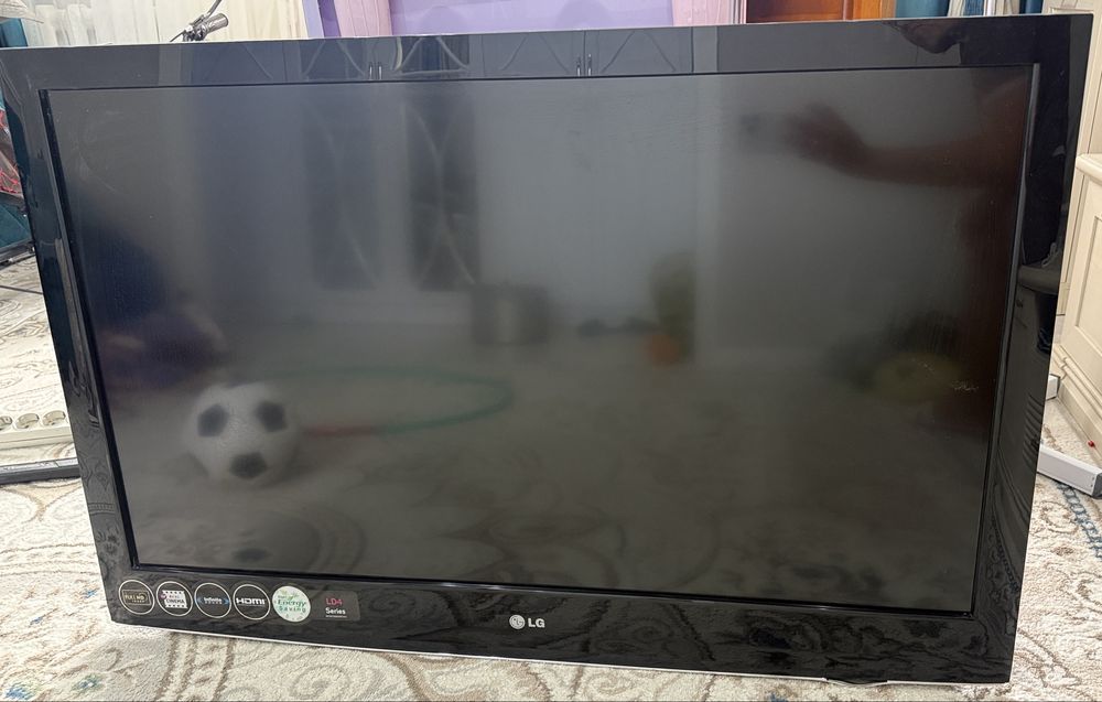 Продам телевизор LG 42LD420