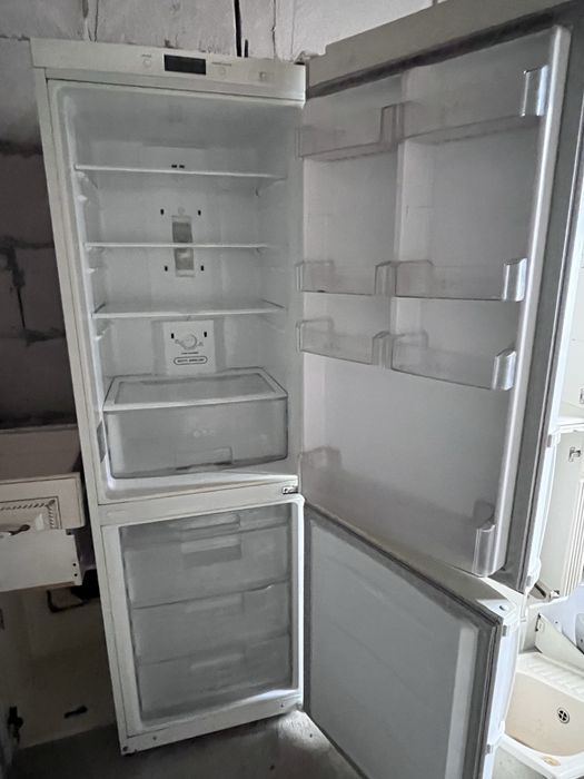 Продам Холодилник LG