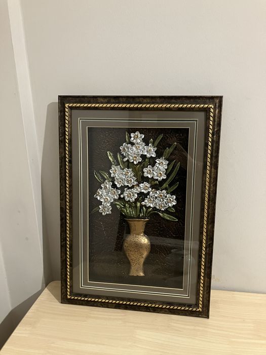 Картина в раме за стеклом