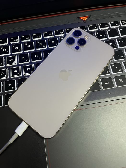 Продаю айфон 12 про