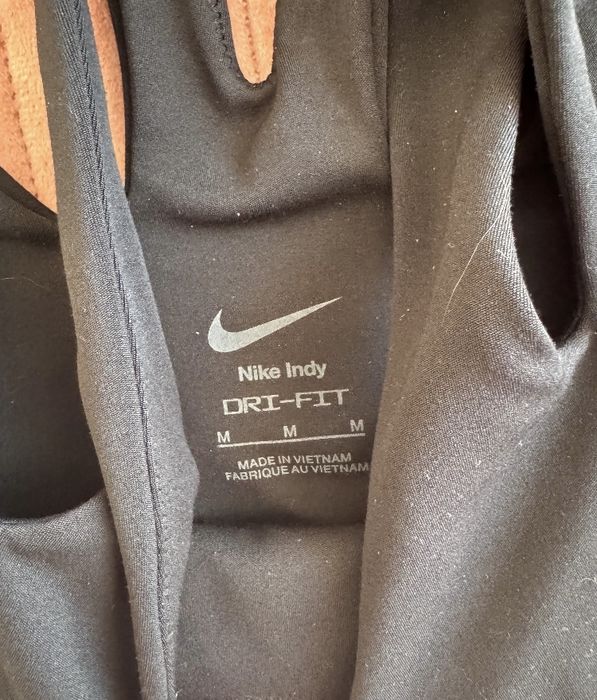 Спортни сутиени/ бюстиета nike