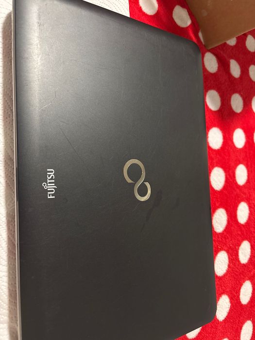 Laptopok eladóak, darabja 300 lej. Mindegyikhez van töltő.