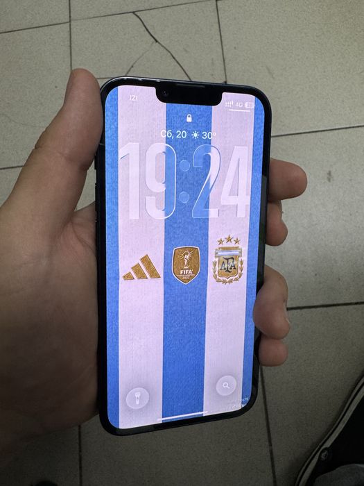 Продам iPhone 13