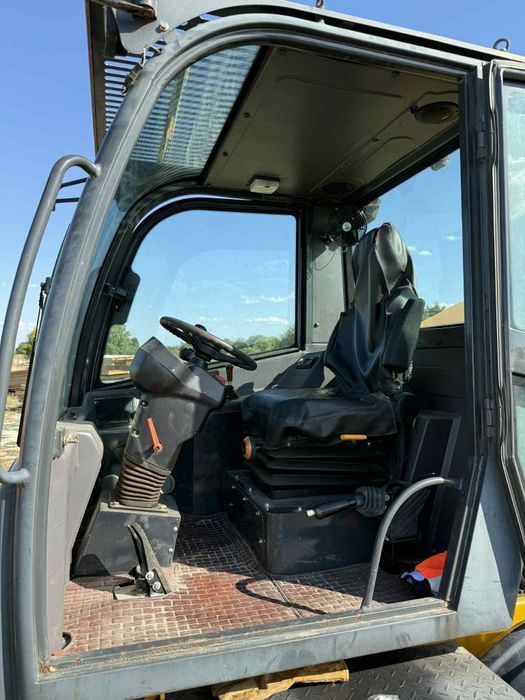 Челен товарач HYTEC ZL18A