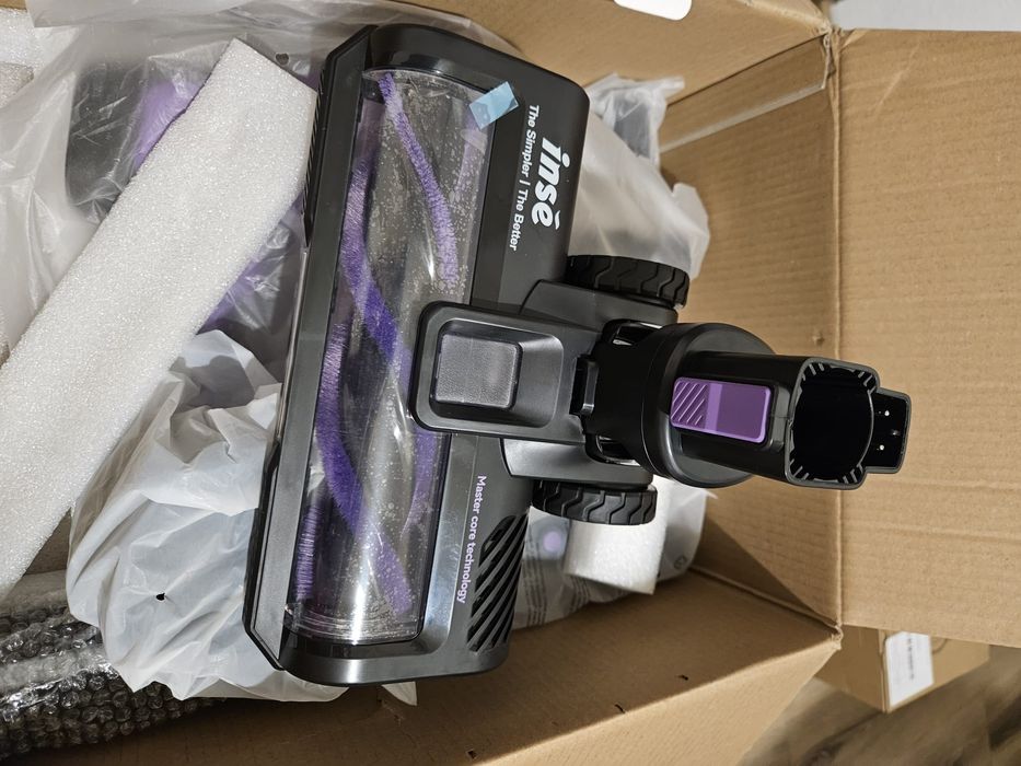 Aspirator vertical cu acumulator