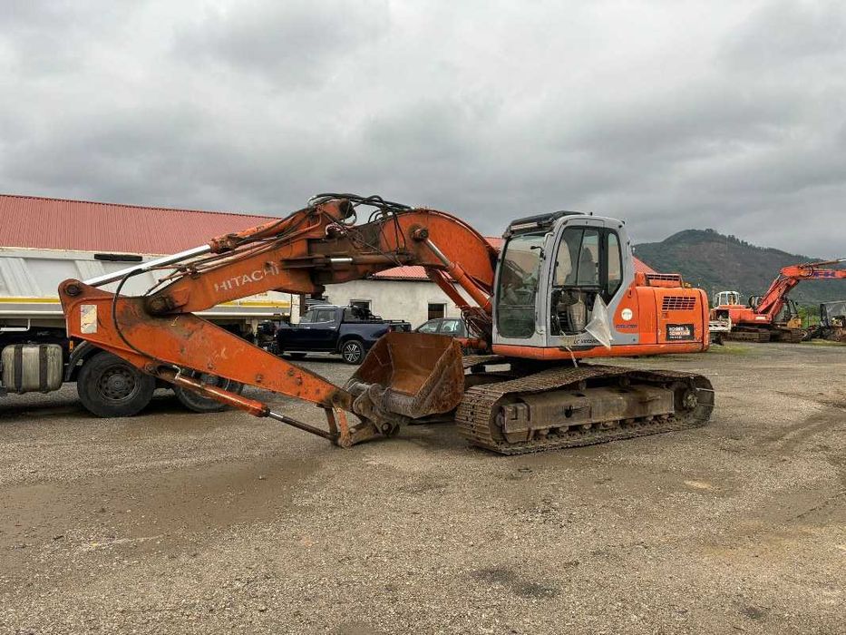 Dezmembrez excavator pe senile Fiat Kobelco New Holland E165