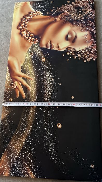 Tablou canvas modern – portret femeie elegantă cu auriu (80x40 cm)