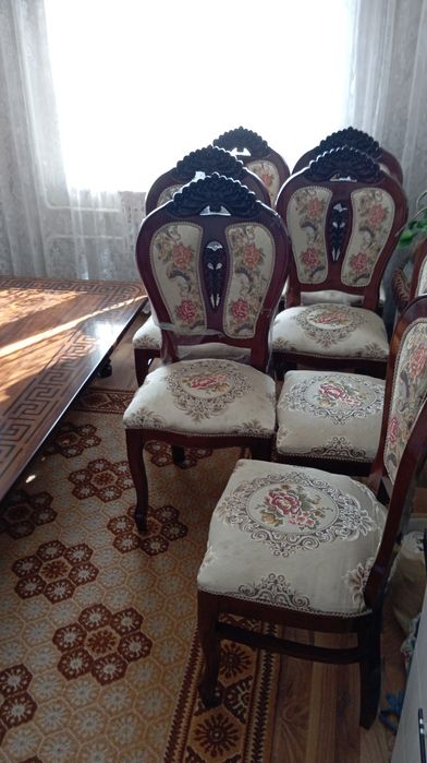 Продаётся стол с 10 стульями