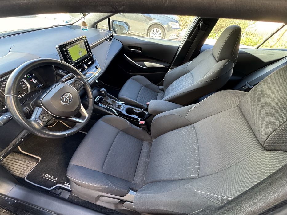 Vand Toyota Corolla Hibrid 2021 hatchback