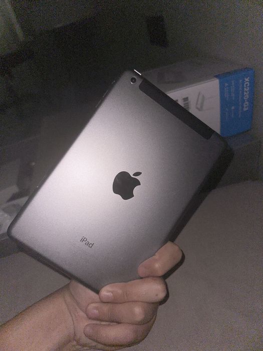 iPad mini 2 в отличном состоянии