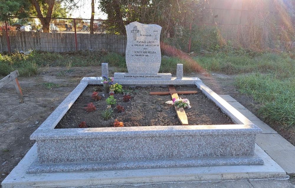 Monumente Funerare