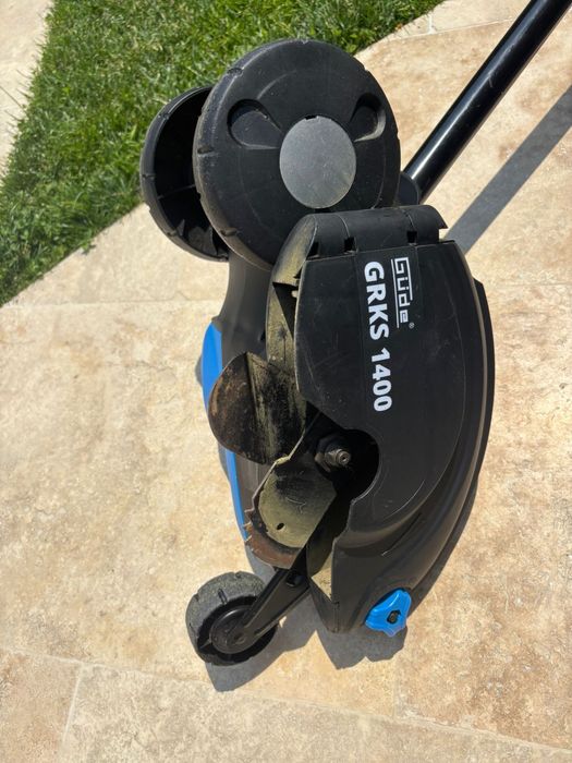 Trimmer / aparat pentru tuns marginea gazonului