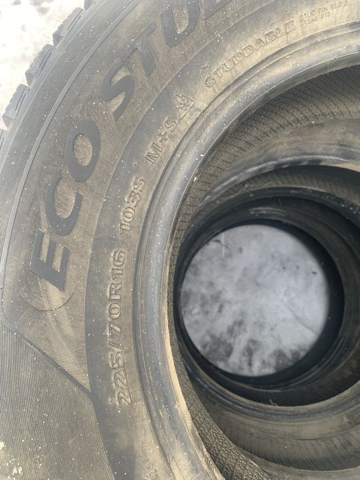 Срочно продам зимние шины на уаз