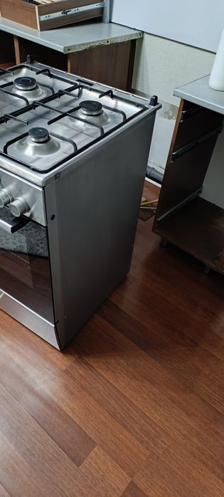 Продам газовую плиту Bosch