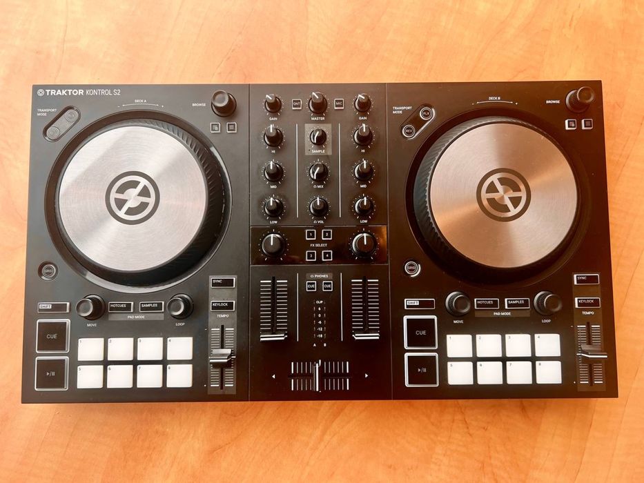 Продавам Traktor S2 MK3