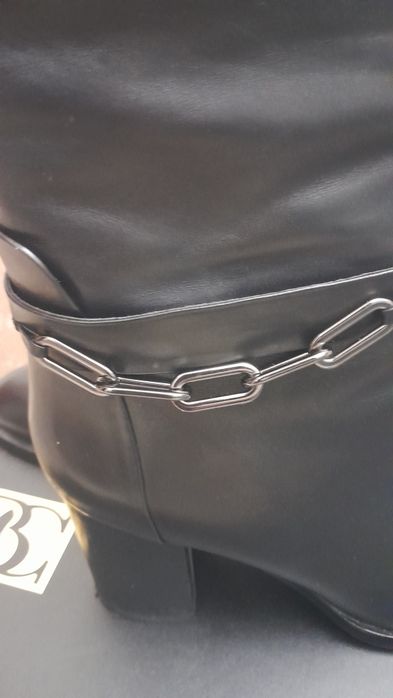 Продам новую сапоги BASCONI