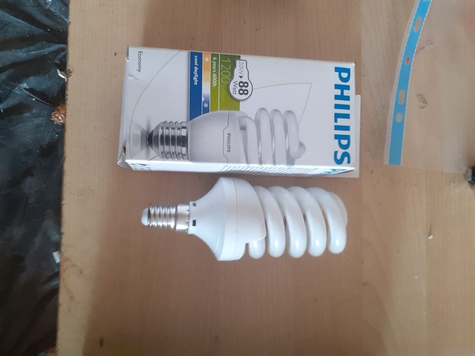 Vând foarte convenabil becuri economice tip spiraled drepte