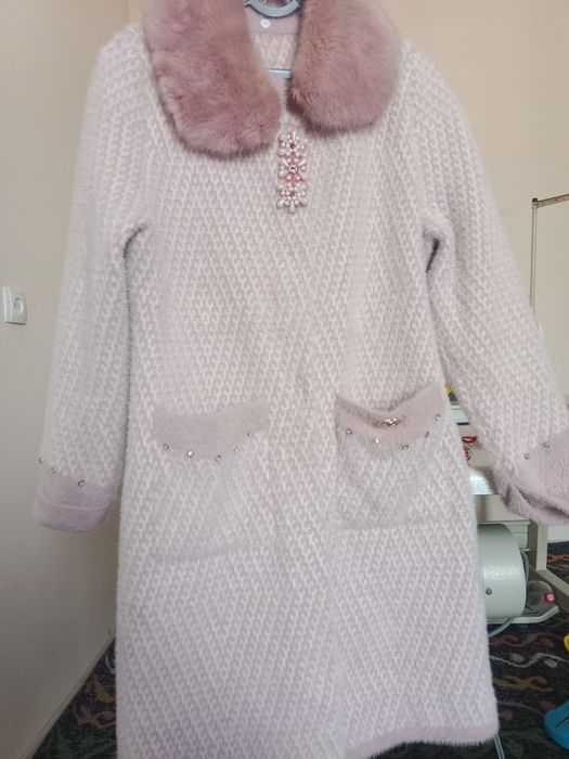 moynali yoqali ayollar paltosi sotiladi