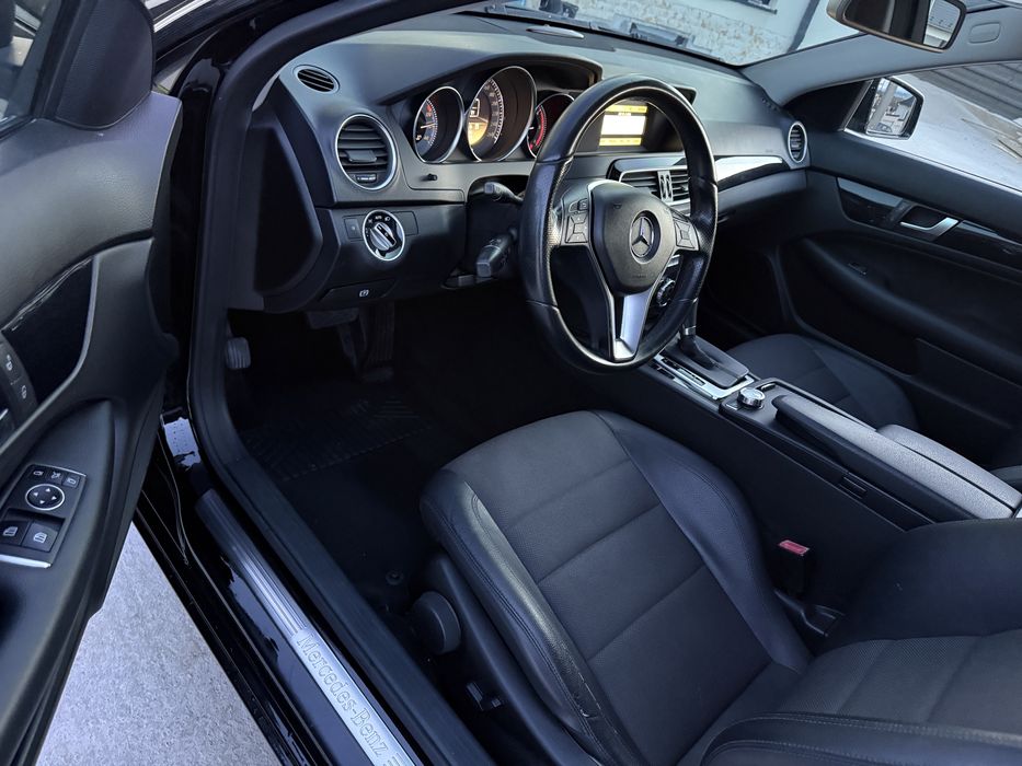 Mercedes C 220coupe diesel-170 cp-2011-Automat-Avangarde-stare ireprosabila!
