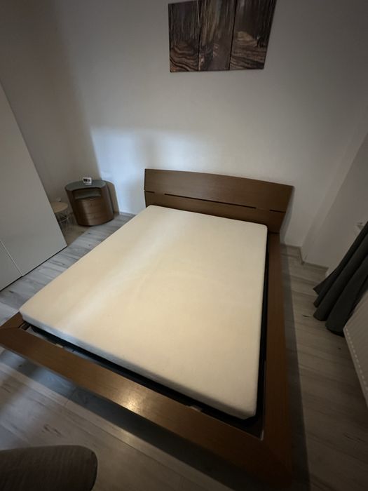 Pat din lemn masiv si schelet metalic + 2 noptiere