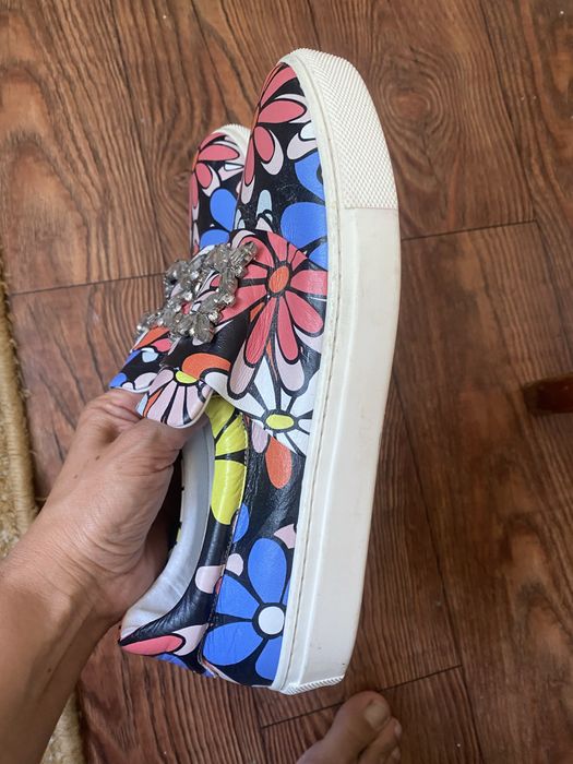 Продаеться кожанная женская обувь valentino