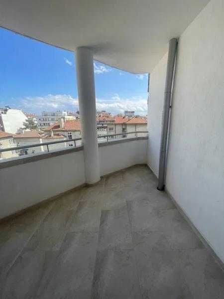 Чисто нов тристаен апартамент в СУПЕР центъра на гр. Бургас