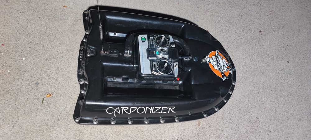 Лодка за захранка Carponizer