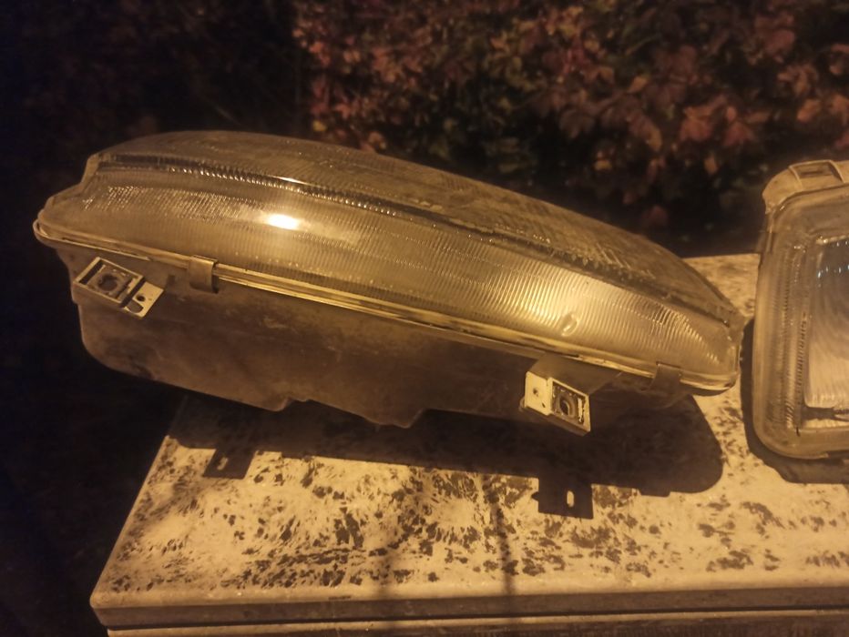 Фарове Hella за Volkswagen Passat B4