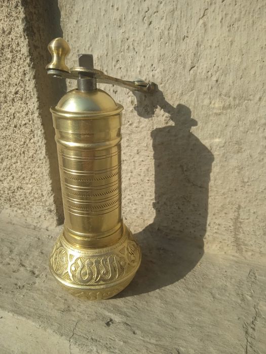 Продам кофемолку турецкую старинную