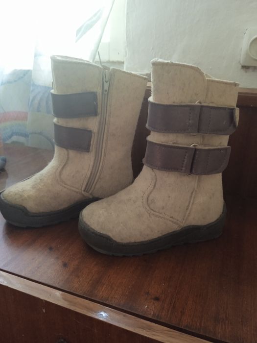 Продам детские сапоги