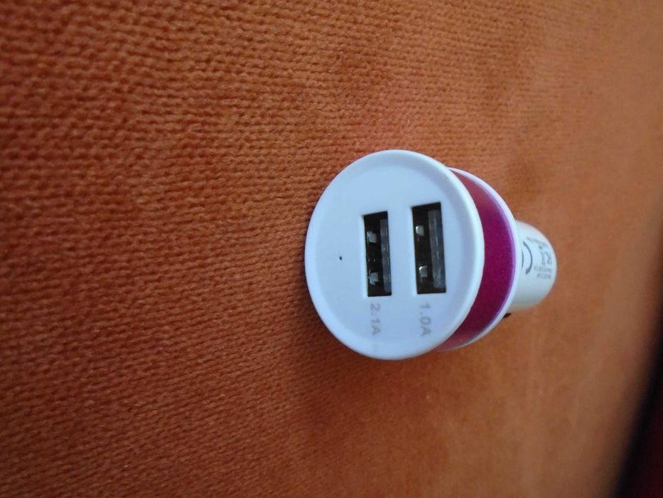 Alimentator auto pentru bricheta masina cu 2 USB ( 2.1 A+ 1.0 A )