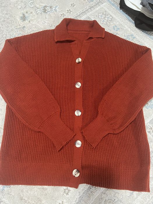 Продам женскую свитор
