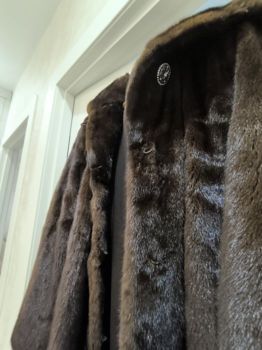 Продам норковую шубу.