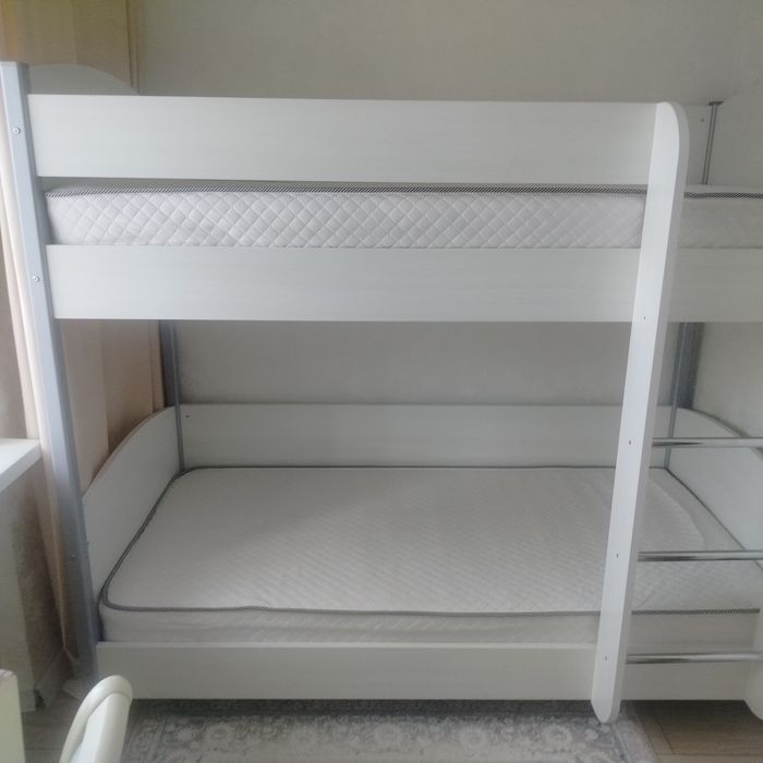 Продам кровать двухэтажную