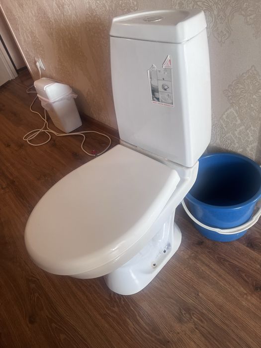 Продам б/у унитаз напольный