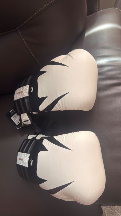Venum 14oz Боксови ръкавици топ качество