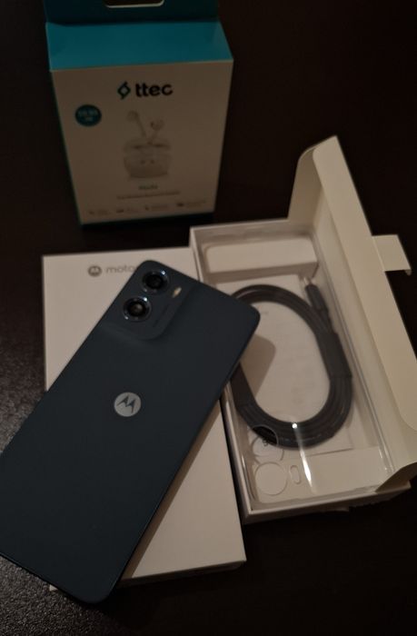 Телефон   - Moto g 06