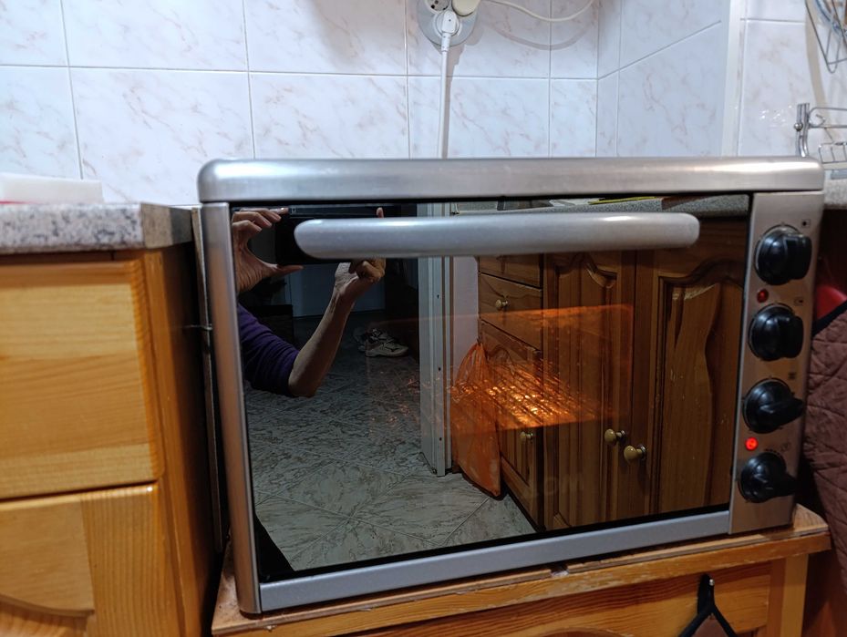 Кухненски шкафове и малка готварска печка