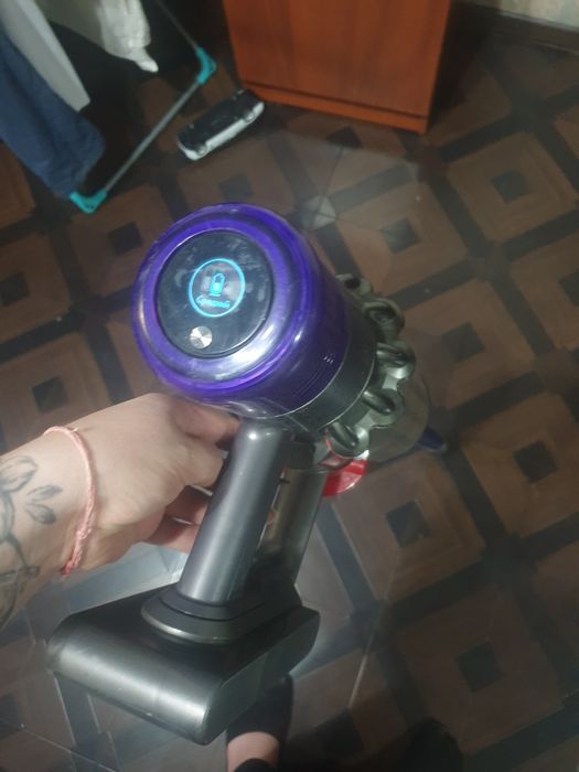 Продам Dyson v11 пылесос
