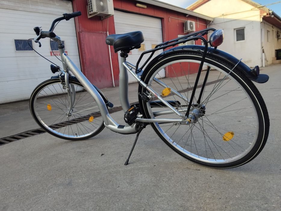 Vând bicicleta cu cadru jos pentru damă