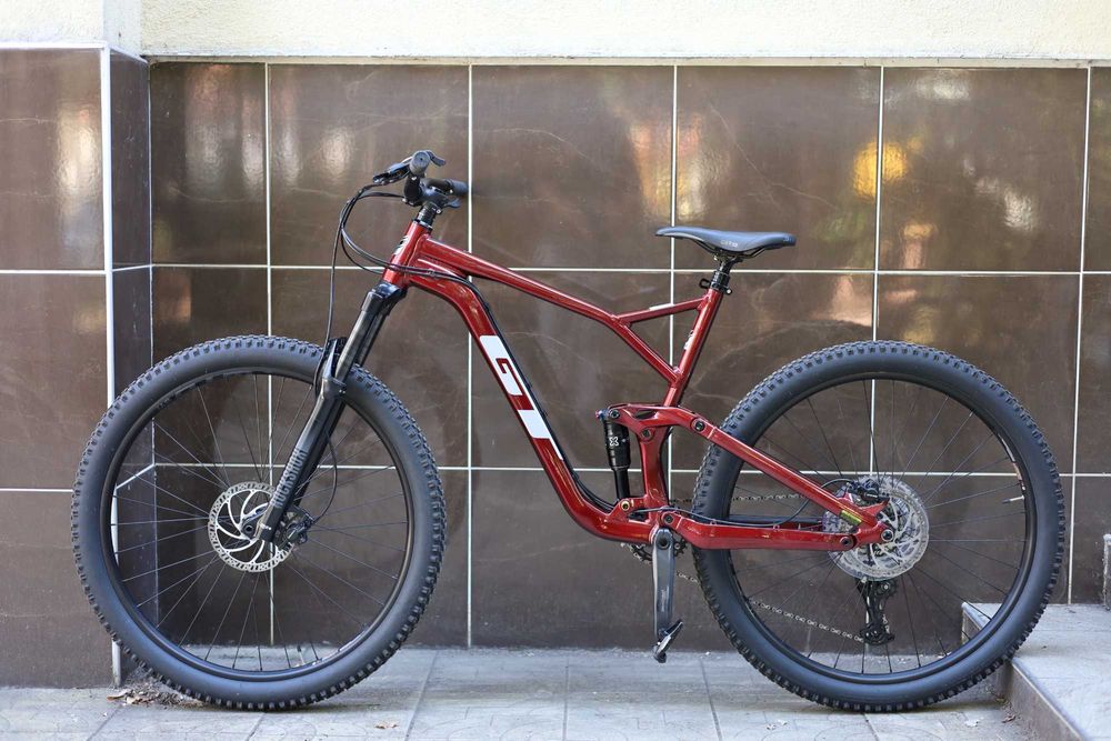 NEW - GT Sensor Sport 29" Deore 11spd