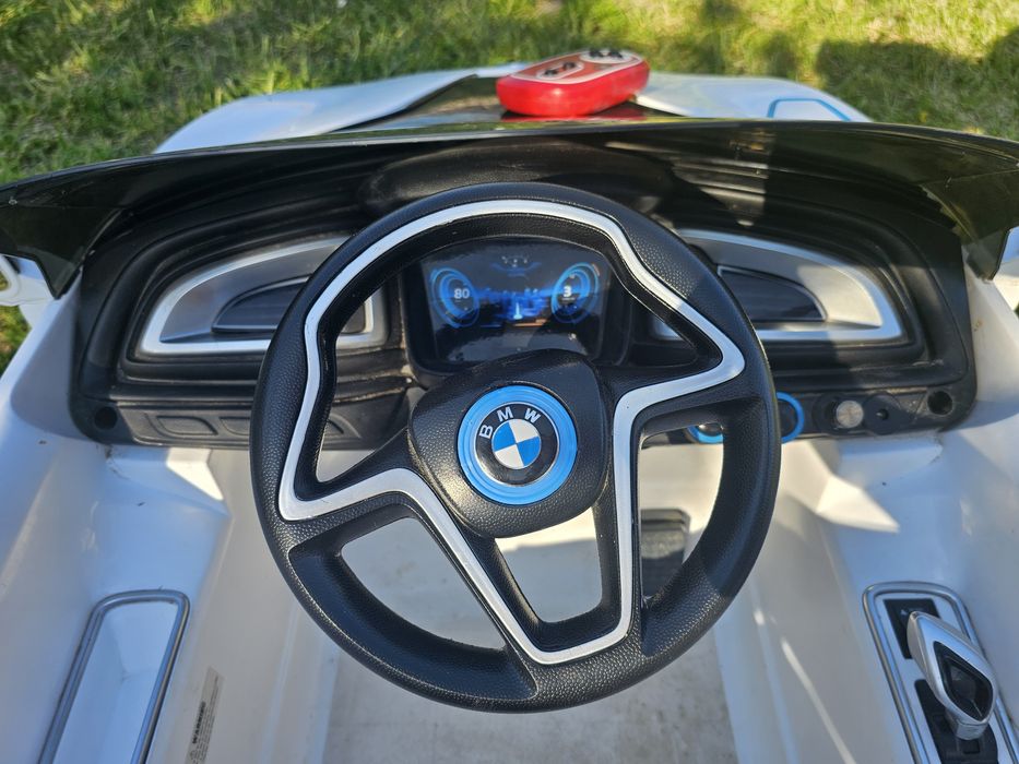 Детска акумулаторна кола BMW i8