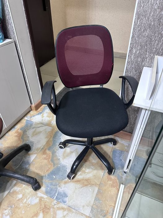 Продам офисные стулья
