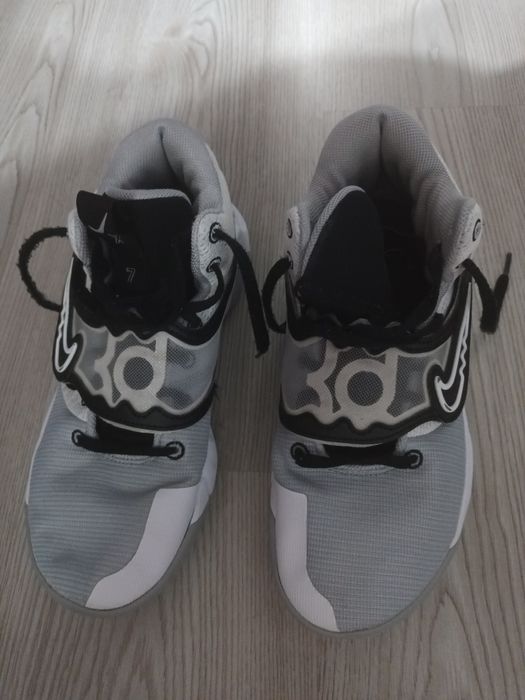 Adidasi nike sport