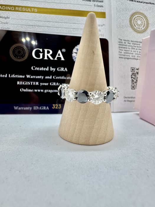 Сребърен пръстен с мойсанит (Диамант) 7 карата