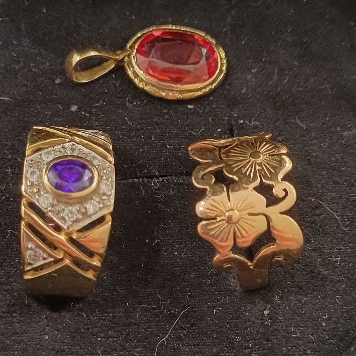 Златен пръстен 14 карата.