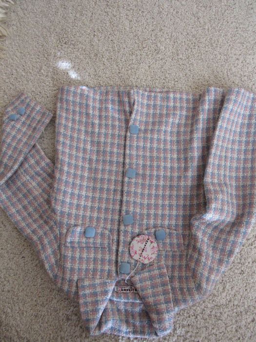 Ново костюмче за момиче с пола и сако размер 150