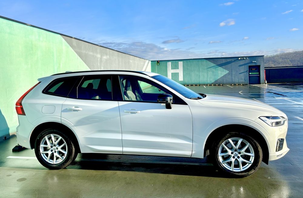 Volvo XC60 4X4 R-DESIGN Crystal White