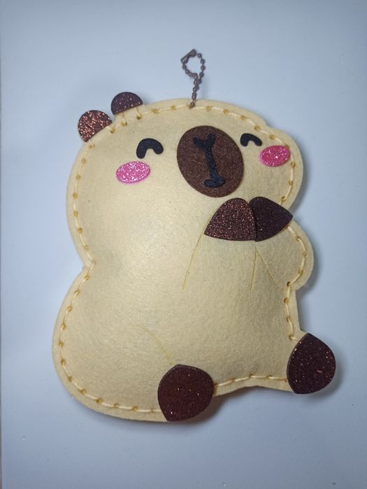 Мягкая игрушка брелок Капибара из фетра.