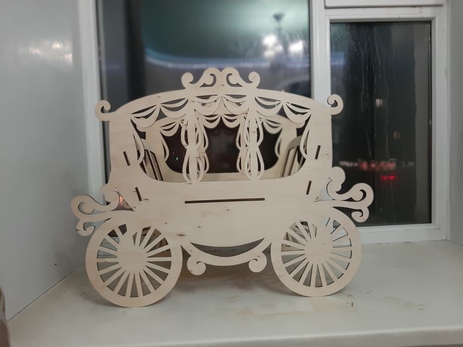 Карета деревянная